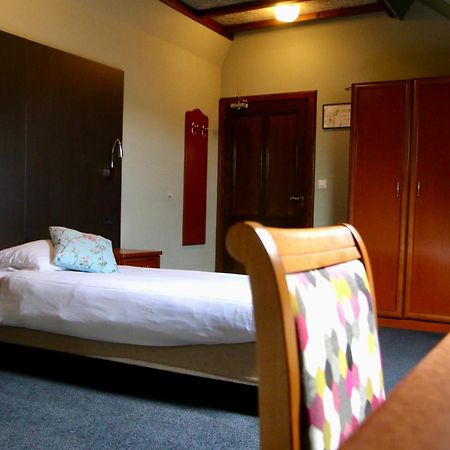 Hotel Restaurant De Roosterhoeve Roosteren Bagian luar foto