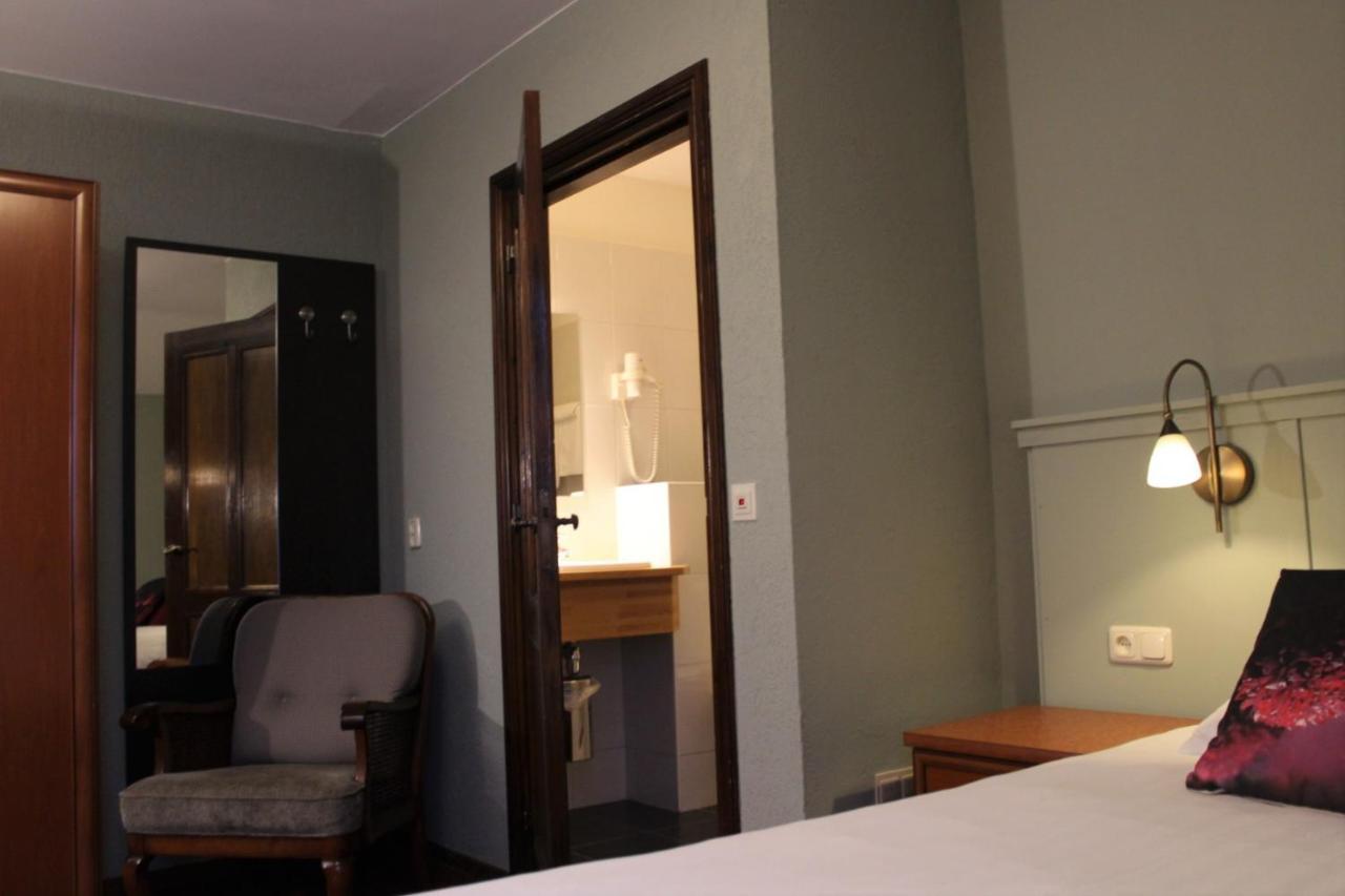 Hotel Restaurant De Roosterhoeve Roosteren Bagian luar foto