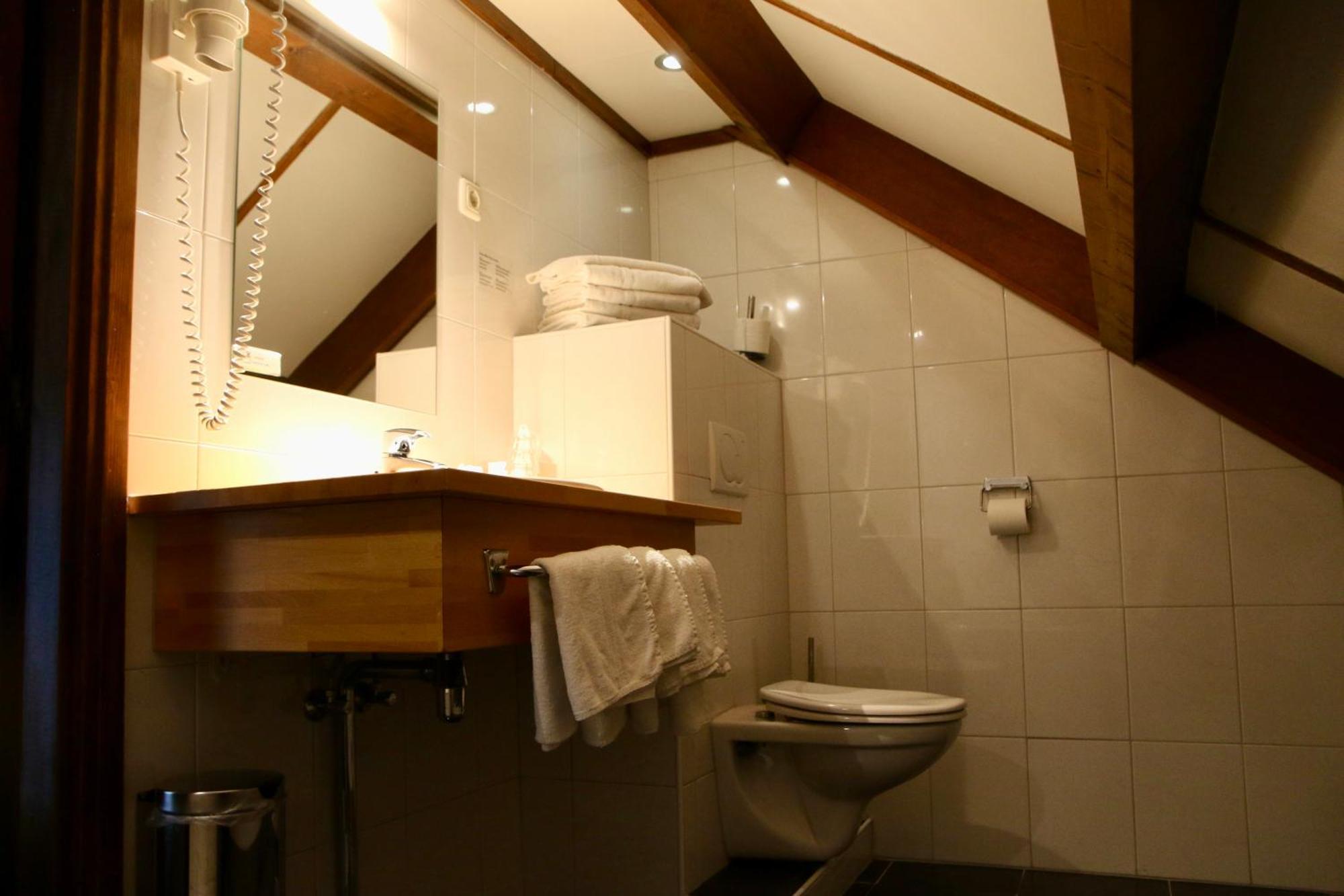 Hotel Restaurant De Roosterhoeve Roosteren Bagian luar foto