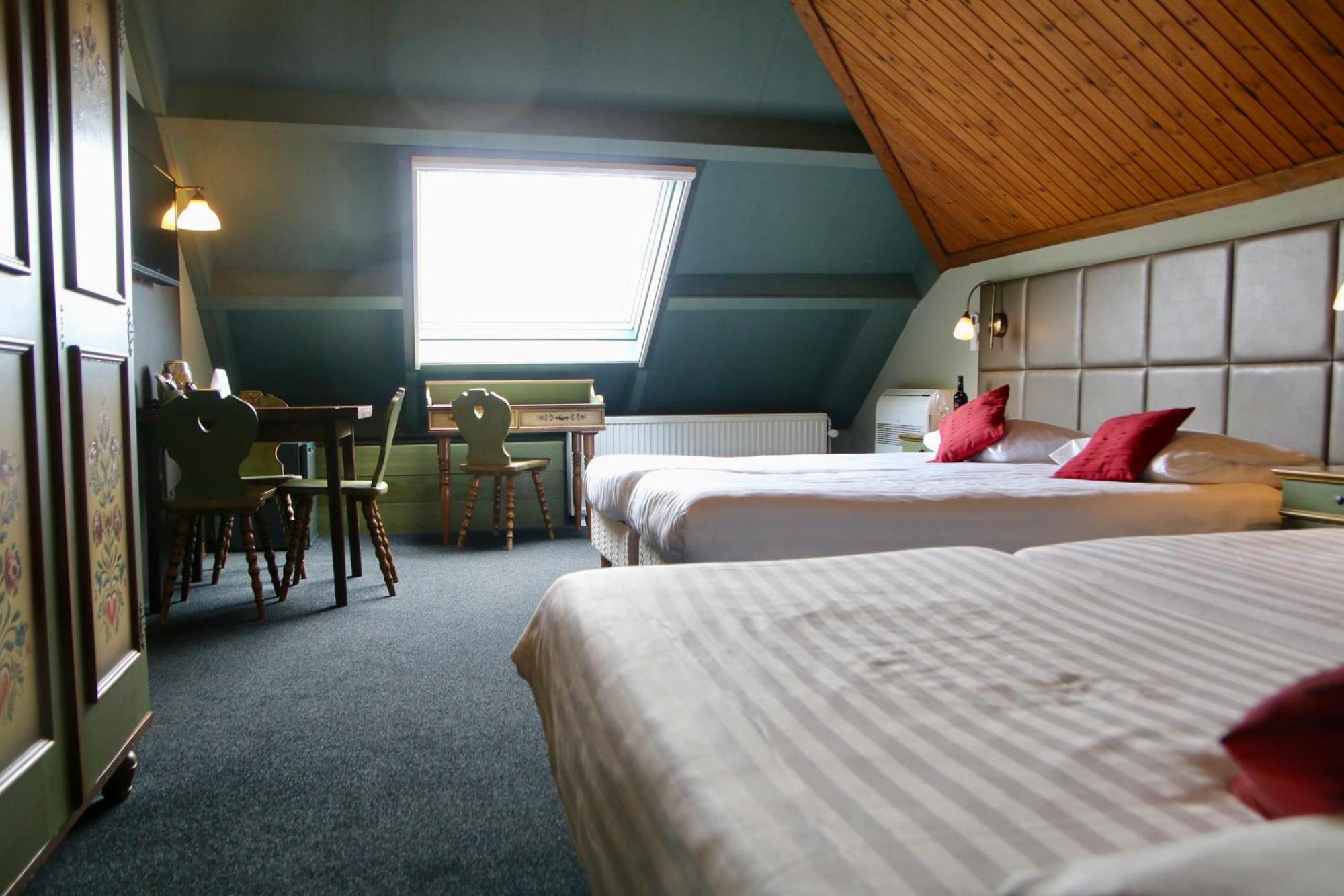 Hotel Restaurant De Roosterhoeve Roosteren Bagian luar foto