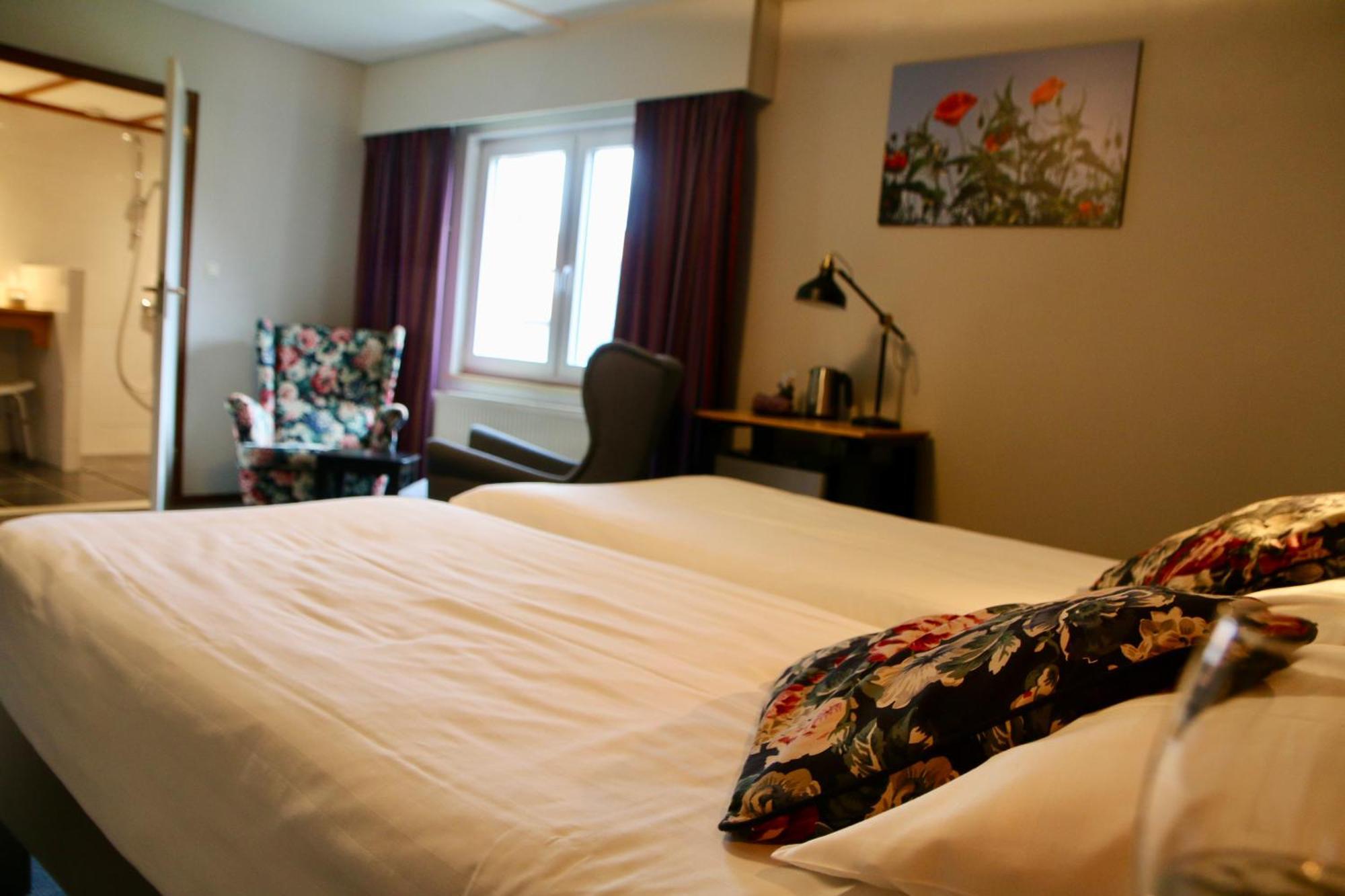 Hotel Restaurant De Roosterhoeve Roosteren Bagian luar foto