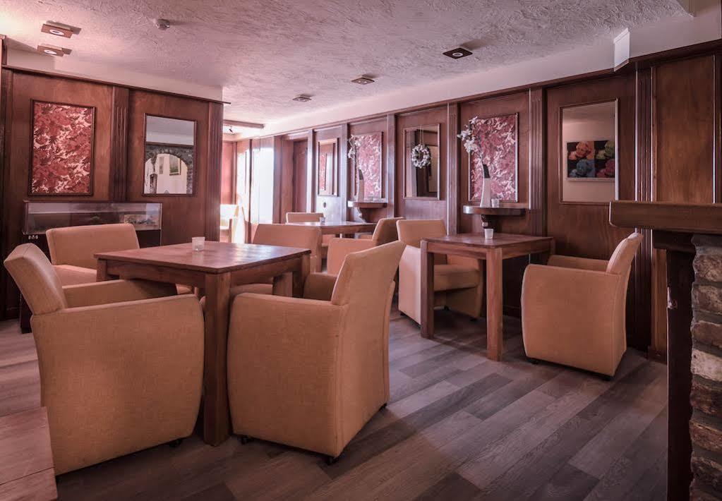 Hotel Restaurant De Roosterhoeve Roosteren Bagian luar foto