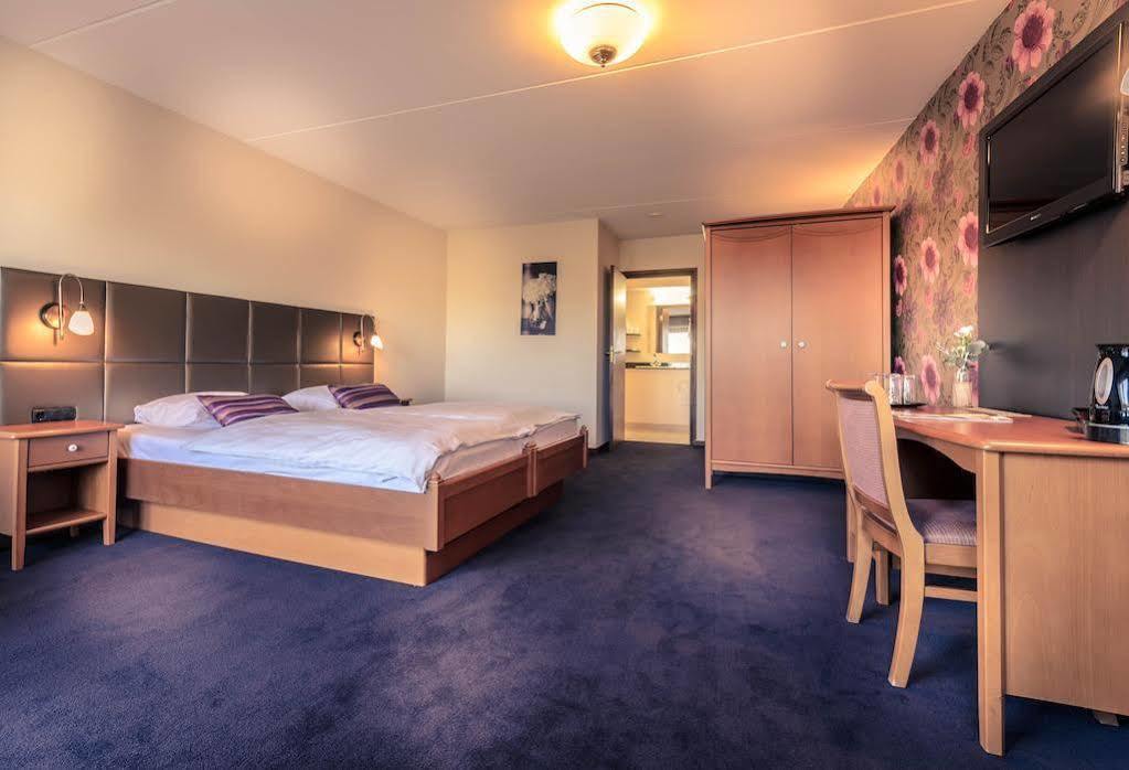 Hotel Restaurant De Roosterhoeve Roosteren Bagian luar foto