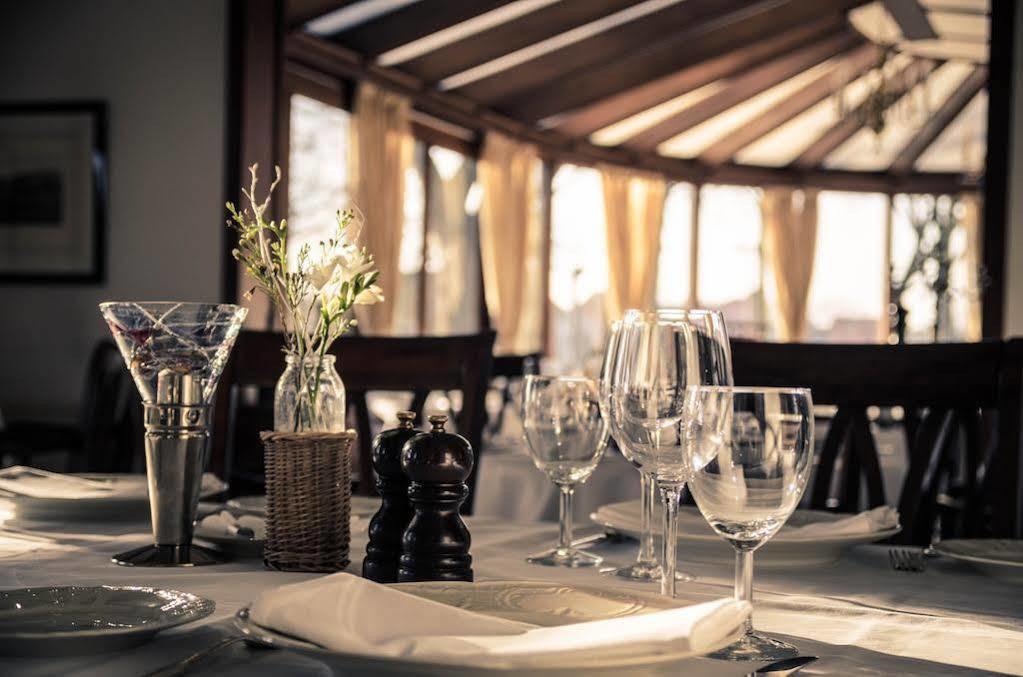 Hotel Restaurant De Roosterhoeve Roosteren Bagian luar foto