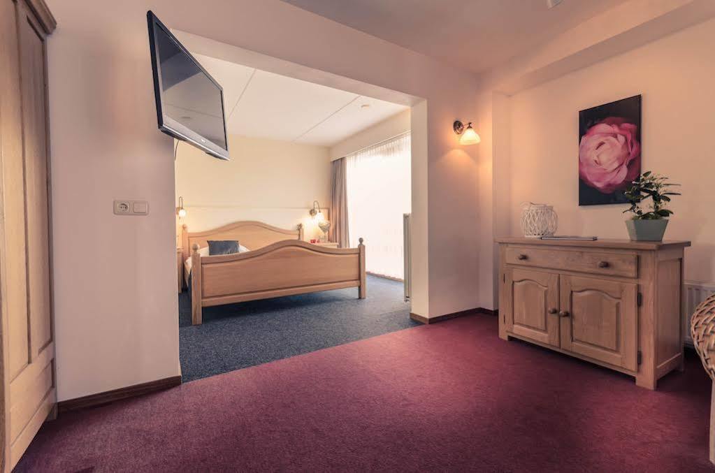 Hotel Restaurant De Roosterhoeve Roosteren Bagian luar foto