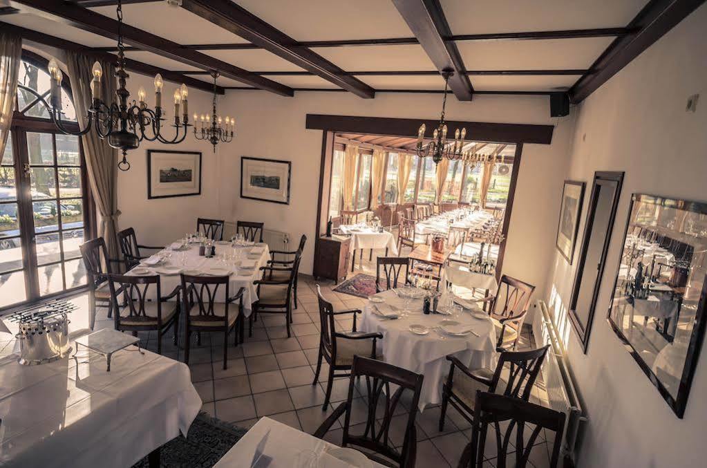 Hotel Restaurant De Roosterhoeve Roosteren Bagian luar foto