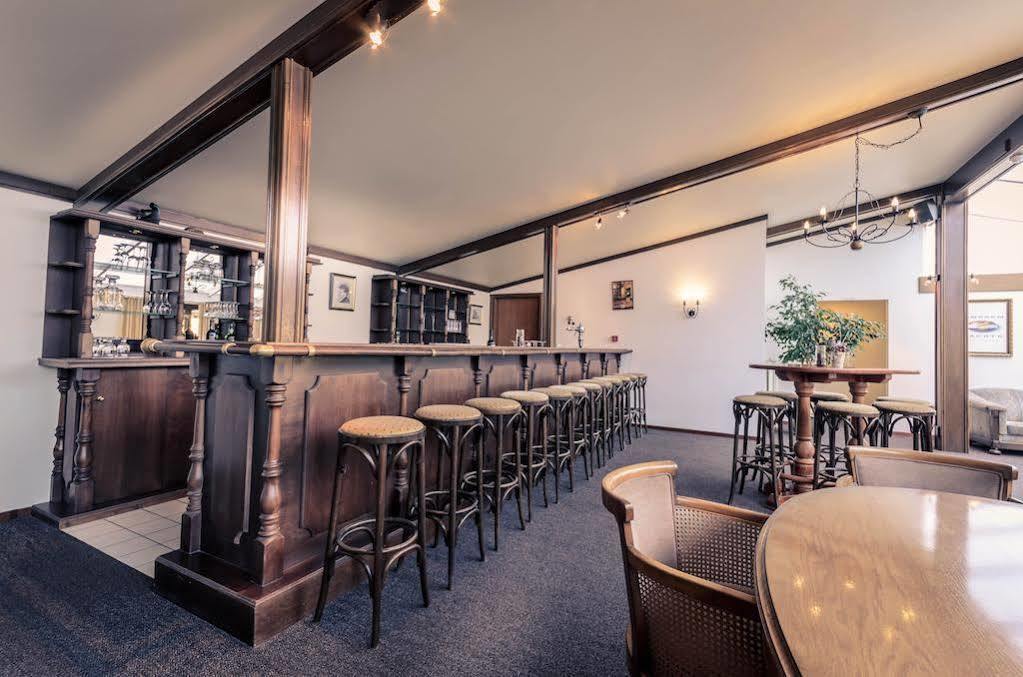 Hotel Restaurant De Roosterhoeve Roosteren Bagian luar foto