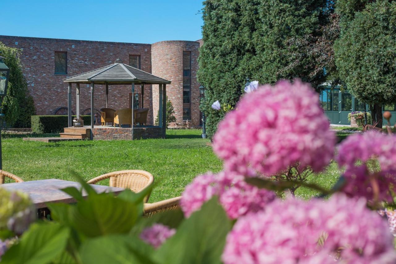 Hotel Restaurant De Roosterhoeve Roosteren Bagian luar foto